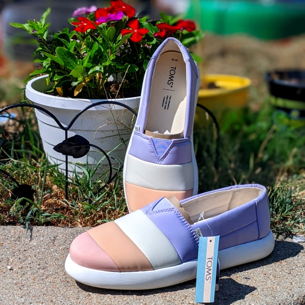 Womens Tom slip ons